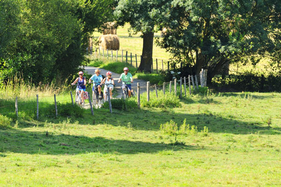 Velo Francette Velo Francette Saint Jean sur Mayenne CP Pascal BELTRAMI   Mayenne Tourisme